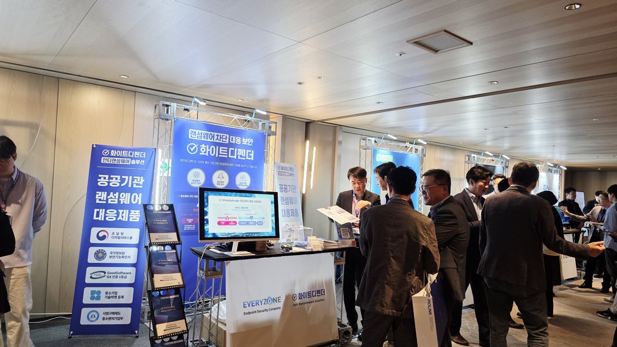 PIOLINK Resilience Summit 2026 화이트디펜더 부스 현장